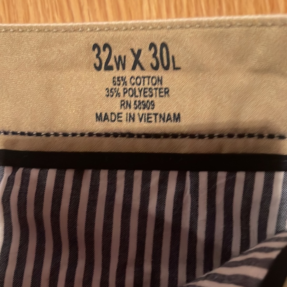 Roundtree & Yorke Casuals View 3